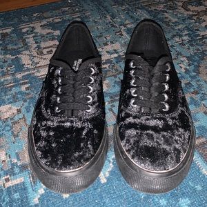2/$20🌟 Black Velvet Mossimo shoes! Similar to Vans